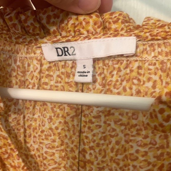 DR 2 NWT Blouse Leopard print Button Up Size S - Picture 3 of 4